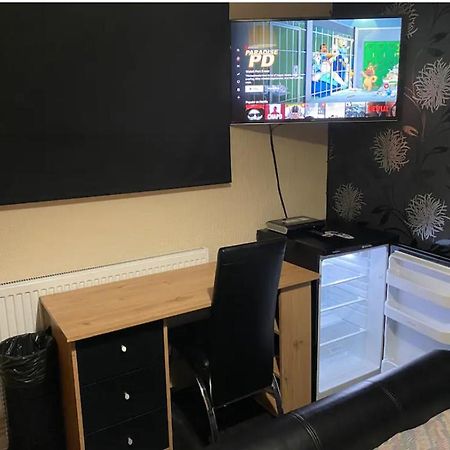 Quiet, Spacious Double Bedroom! Peterborough Exteriör bild