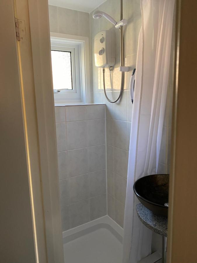 Quiet, Spacious Double Bedroom! Peterborough Exteriör bild